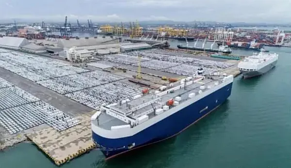 Chinese vehicles  go abroad to a "deep blue" market